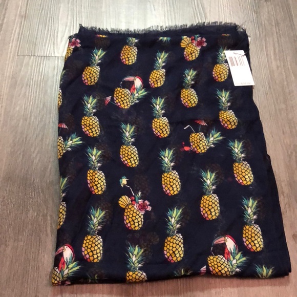 Vera Bradley Soft Fringe Scarf 100% Rayon Toucan Party Print 30”W x 72” L NWT - Picture 13 of 16